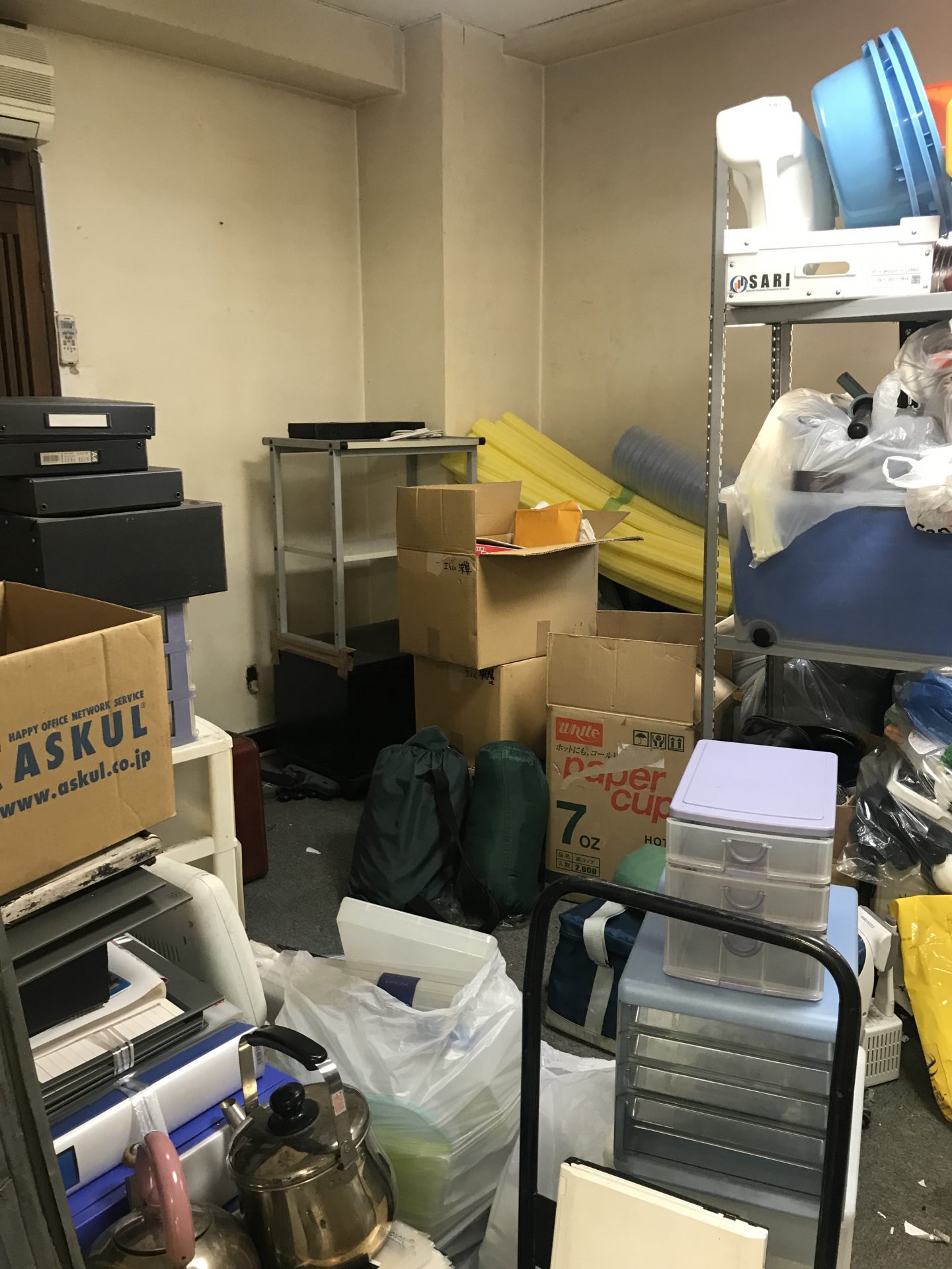 d00b3a780a83807fbc68c445b7d6986e 現場レポート・ビフォー渋谷区不用品回収の清掃依頼2