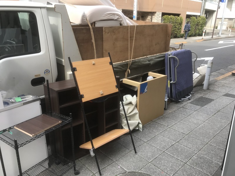 acc55a642839acc42ec9fa61c02f2e36 現場レポート世田谷区引越し時の不用品回収トラック横