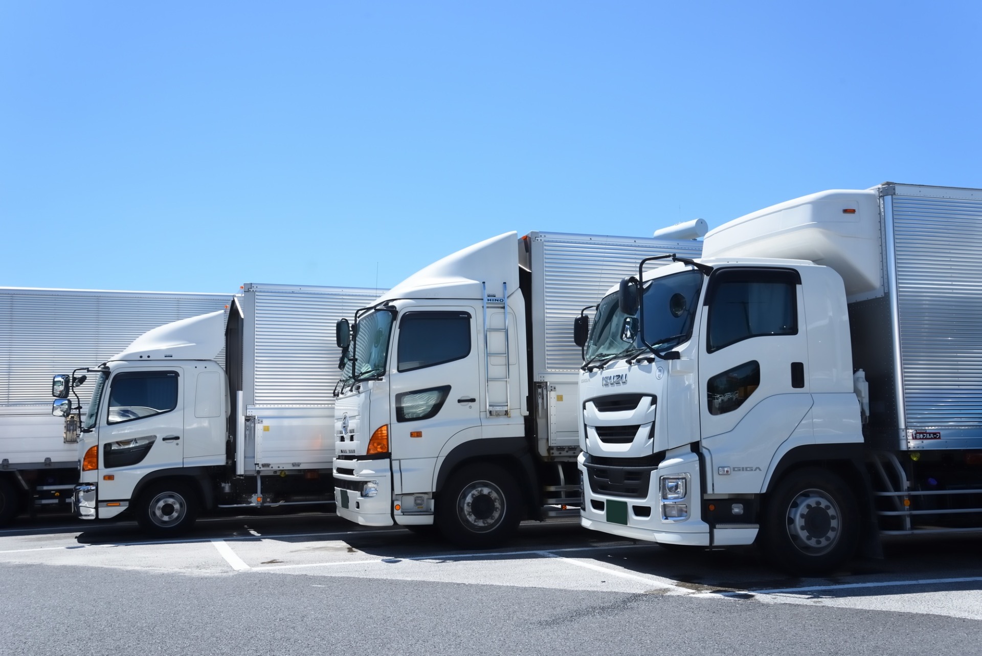 不用品回収2tトラック積み放題プランと他サイズの違い