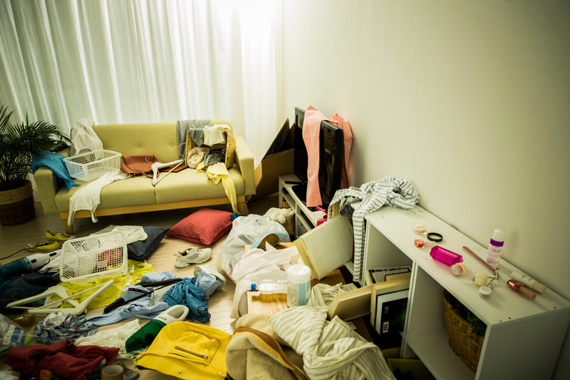 AdobeStock 370905148 汚部屋のレベル