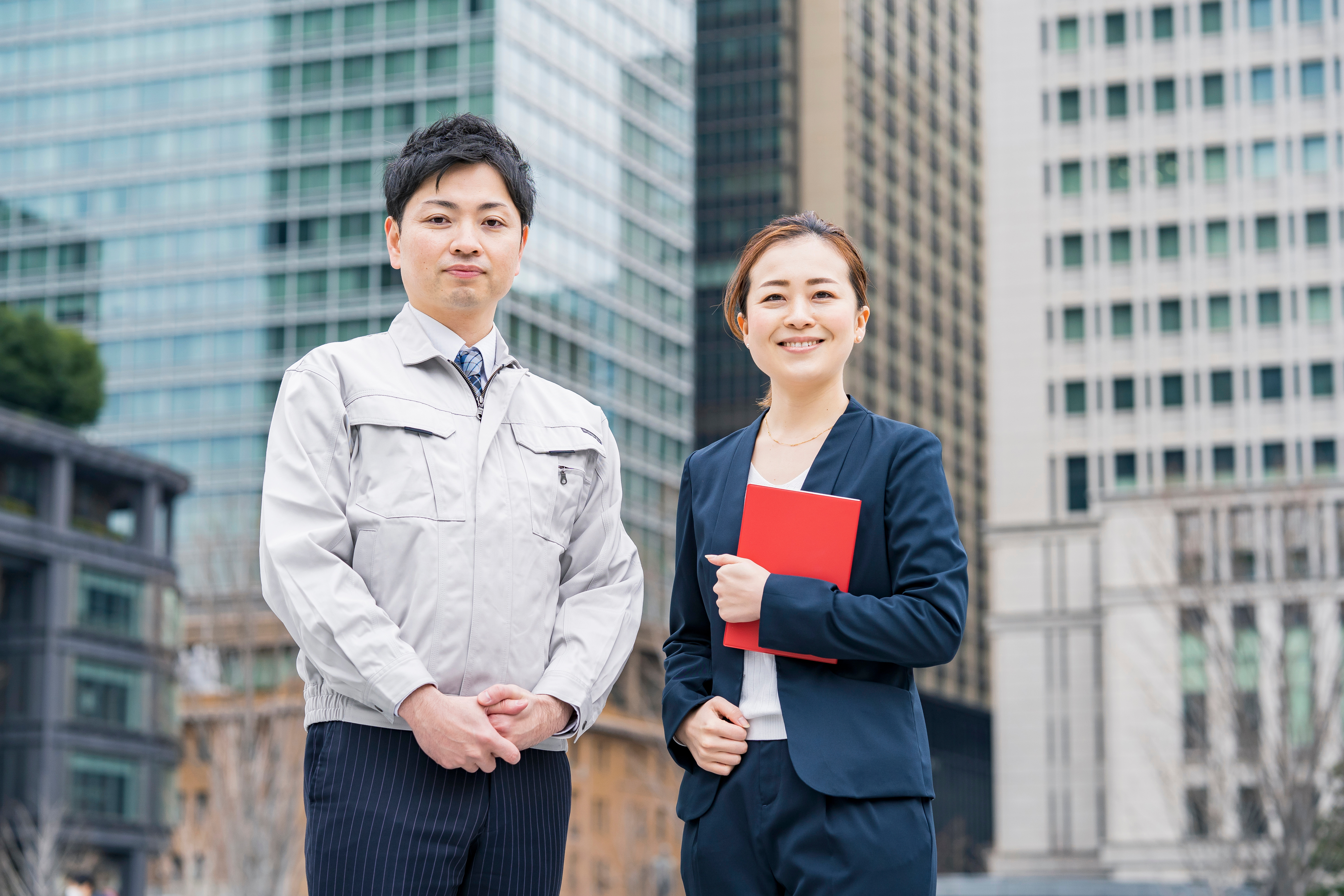 AdobeStock 407803203 エコアースに似た業者のスタッフ