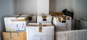 michal balog 66NaCdBrkCs unsplash 引越し時の粗大ゴミをまとめたダンボール