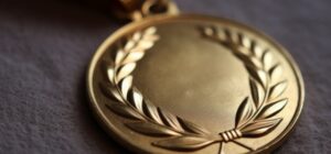 26898845 s 不用品回収業者ランキングTOPに贈られるメダル